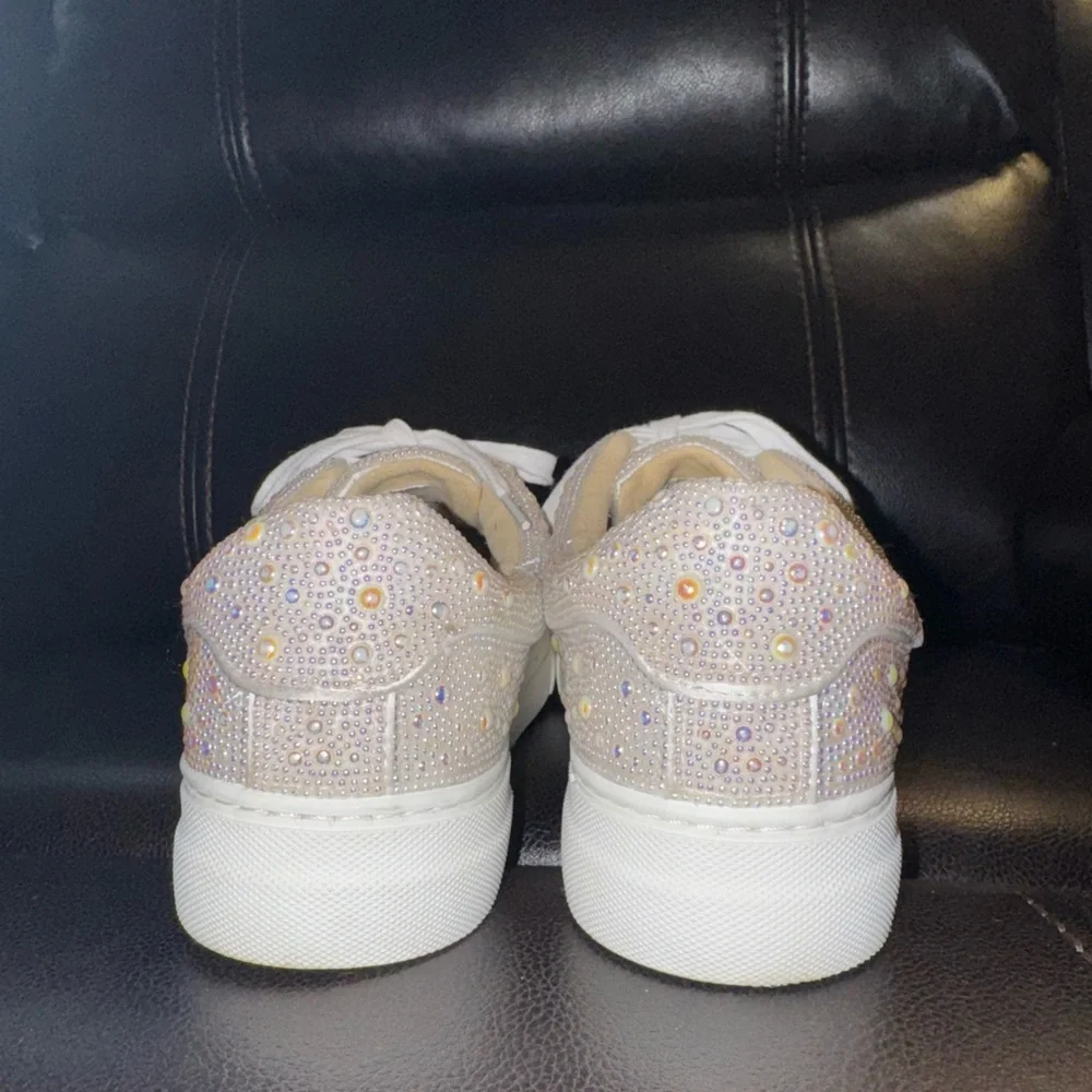 Betsey Johnson Women's Sidny Sneaker Size 7.5 Color Pearls - Picture 4 of 7